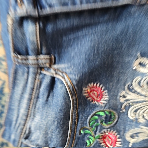 VENUS Floral Embroidered Blue Cropped  Jeans With Rhinestone Detailing - Picture 13 of 15